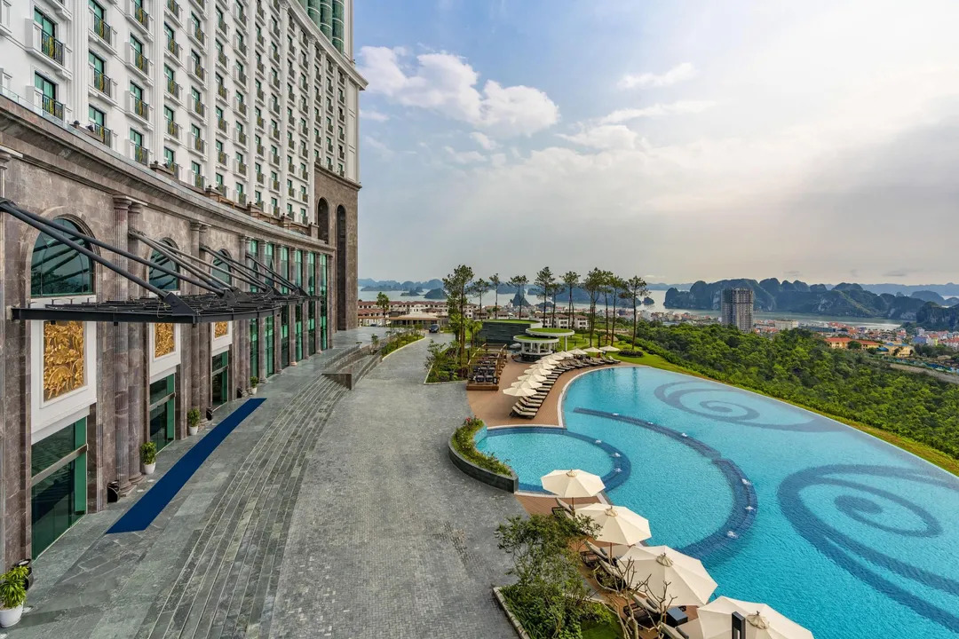 Khách sạn Hạ Long